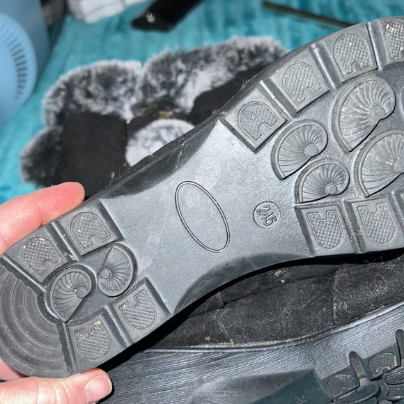 black fur boots - Picture 7 of 8